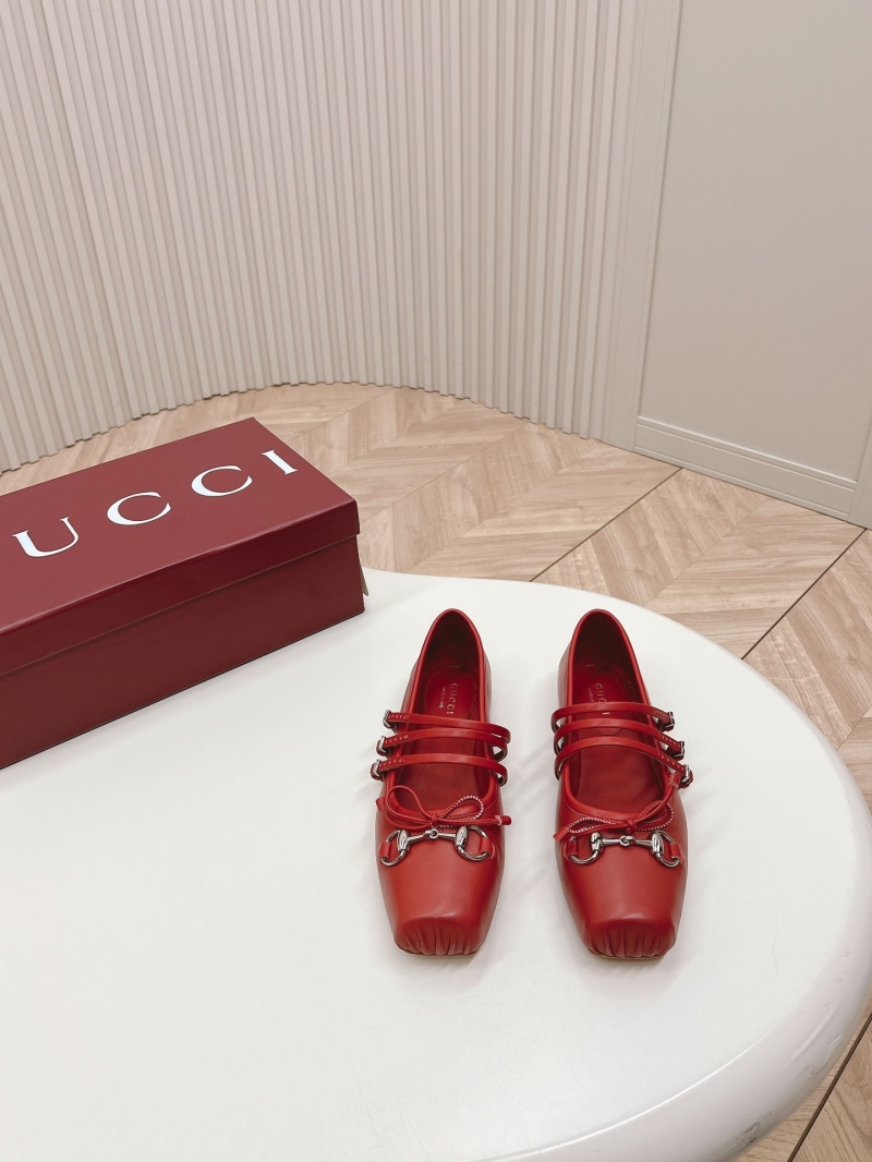 G*u*i flat shoes